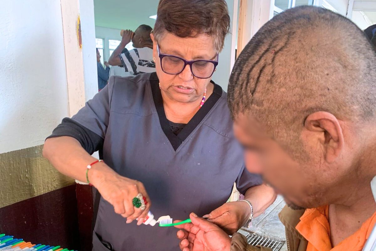 ¡Previniendo enfermedades!🦷✨

Para dar seguimiento integral a la higiene bucal de nuestr@s residentes, el personal de odontología refuerza los hábitos, con:

🧐Valoraciones Generales
🪥Pláticas de "Técnica de cepillado dental"
👄Limpiezas dentales

#GobiernoConAcentoSocial