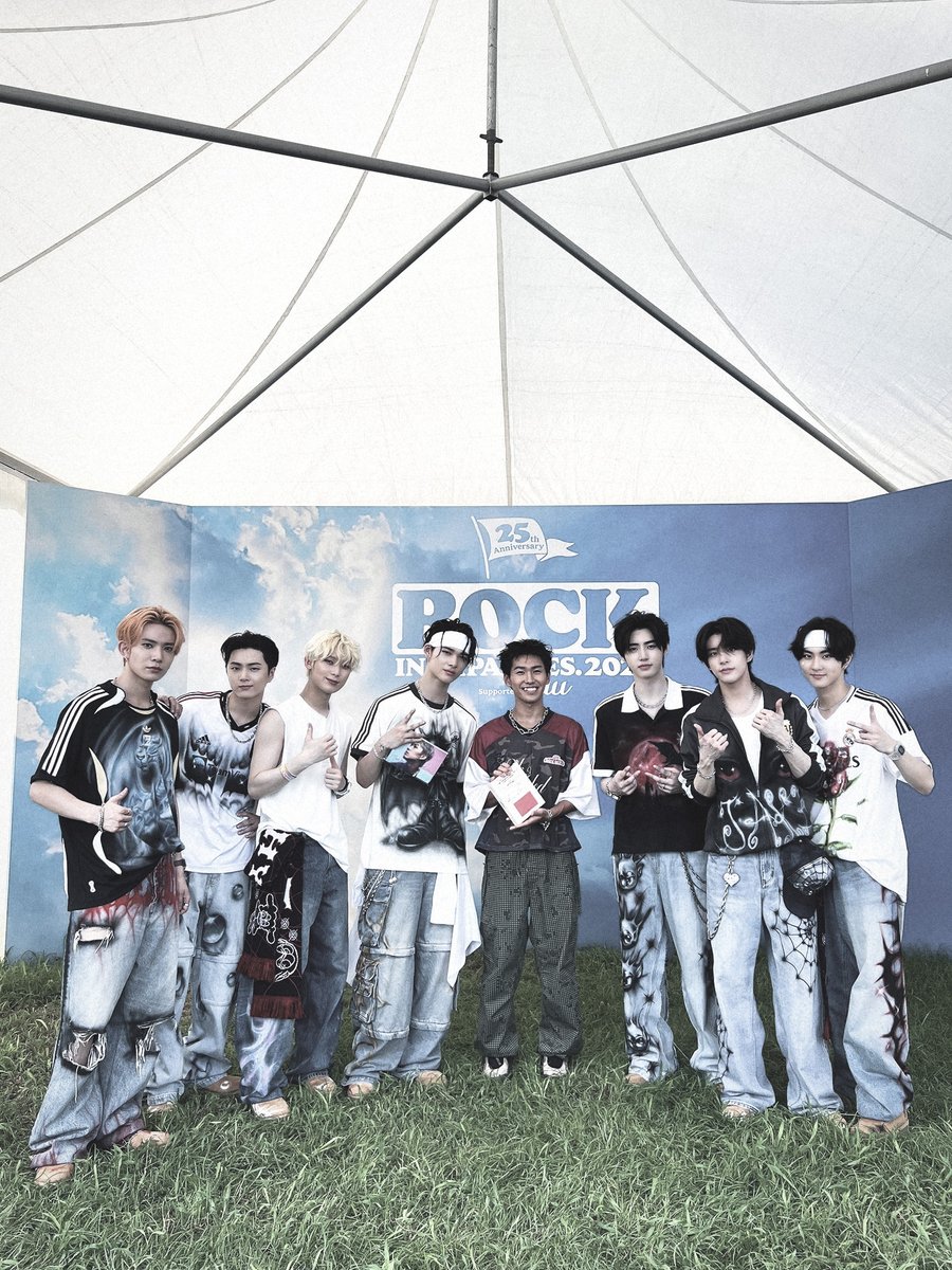 sunghoonpx's tweet image. Sharing this space with 𝘼𝙮𝙪𝙢𝙪 𝙄𝙢𝙖𝙯𝙪 was one of those moments that felt like a perfect harmony of energy and talent. We all came together as fans of each other’s work, and vibing off the electricity of the festival.