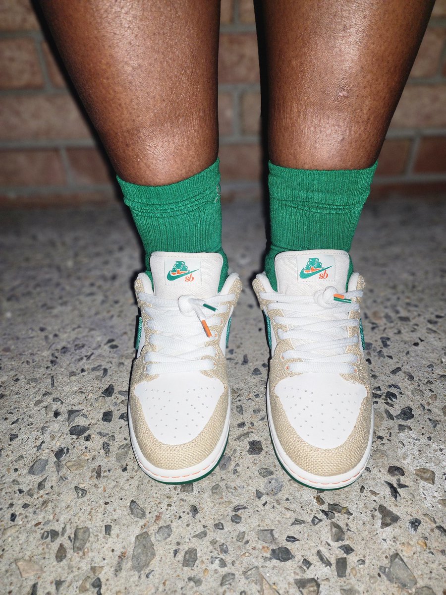 trudyspeaks's tweet image. 👟: @Jarritos SB dunks 
#sbdunks #sb #skateboardingdunks #skateboard #🛹 #nikesbdunks #nikesb #sbology #nikeSBorNothing #sbsonly #nikesbsyl #snkrsliveheatingup #snkrskickcheck #unds #unboxedapp 
#dunksondeck #Jarritos