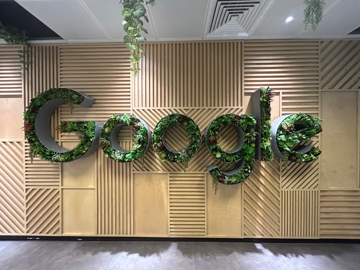 orukominiaoi's tweet photo. 今日はナイジェリアのGoogleオフィスにお邪魔した。この国のGoogleの存在感の大きさの割には、従業員数がかなり少ないことに驚く。また直近ではGoogleはナイジェリアに積極的に投資して拡大していくムーブメントはあまりなく、ナイジェリアマクロ経済の難しさを感じる https://t.co/4jwFFWSnLl