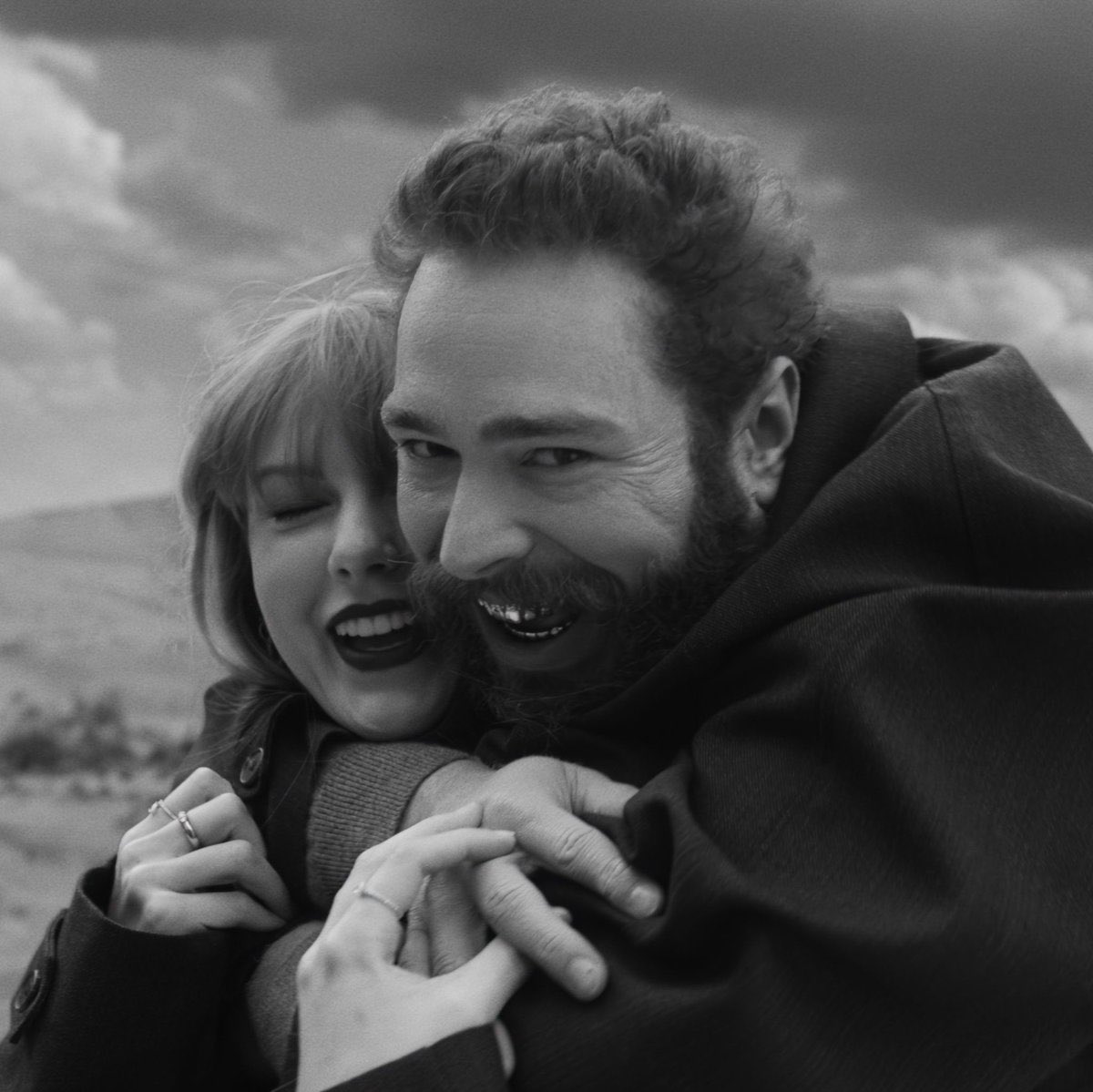 PopBase's tweet image. ‘Fortnight’ by Taylor Swift feat. Post Malone wins the #VMAs award for Best Collaboration.