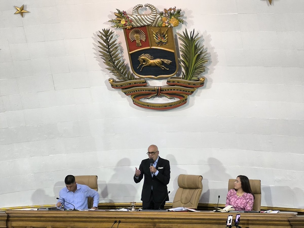 Presidente de la AN, Jorge Rodríguez continúa debate en rechazo a la decisión grosera e injerencista adoptada por la extrema derecha española en el Congreso de los Diputados de España para el desconocimiento de la victoria de Nicolás Maduro Moros, como Presidente Constitucional.