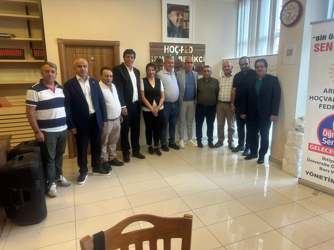 arda_fed75's tweet photo. Ardahan Dernekler Federasyonu Genel Başkanı Engin Demirkuş ve Y. Kurulu Üyelerimizle, yeni seçilen Hoçvan Dernekler Federasyonu (Hoç-Fed) Başkanı Sayın Derviş Aslan ve yönetimine nezaket ziyaretinde bulunduk. İlgi, alaka ve misafirperverliklerinden dolayı teşekkür ederiz. https://t.co/TKWYhFHv4i