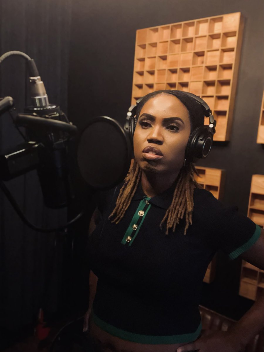 lay_erz_'s tweet photo. Singing, writing and engineering all in one night, and it was all worth it
#grandscheme #singer #songwriter #inthestudio #grind #newmusic #newmusiccomingsoon https://t.co/W0kG6JymMU