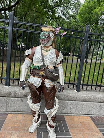 toasterness's tweet photo. Guardian down?
It's not fully complete but the Hexwraught hunter armor set by @rose_moth debuted at #rccc24 last weekend. It's my favorite set and I can't wait to finish it up for ECCC in March! At least the eyes glowed 👀 https://t.co/kCuKSMNBQh