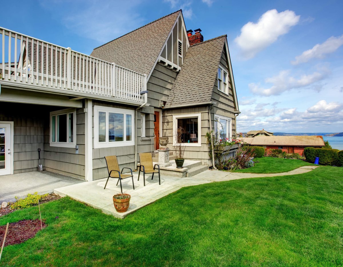 Siding Maintenance for a Beautiful and Durable Home
 bit.ly/3VUcXii 

Talk to Jayson about siding repair or replacement.

#GeneralContractorOlympia
#Olympia
#Lacey
#Centralia
#Yelm
#Shelton