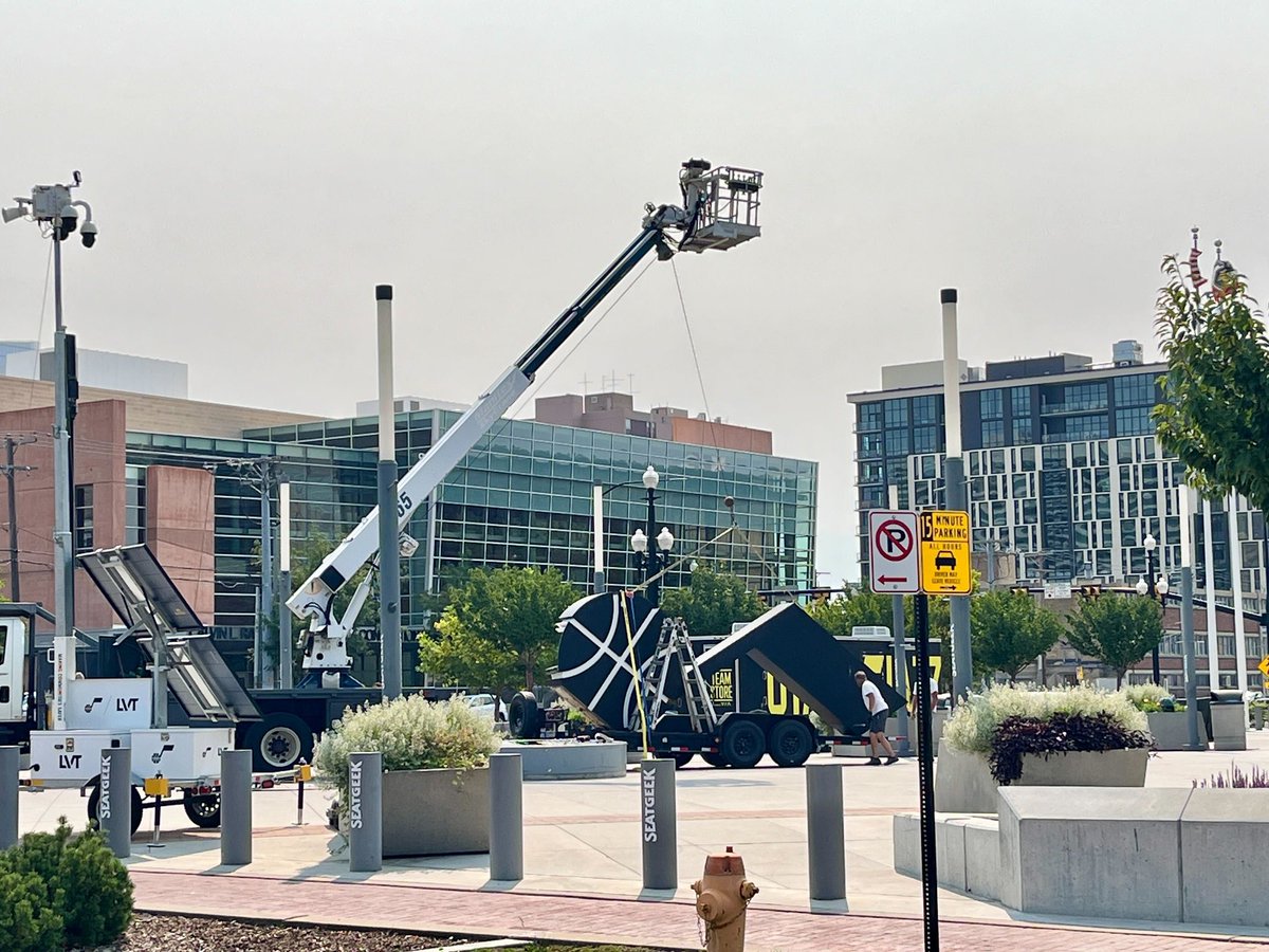 millerjryan's tweet photo. The J-note statue outside the Delta Center is being slightly moved to make room for a hockey addition. Details of said addition will be announced later. https://t.co/poDlNt7pUa