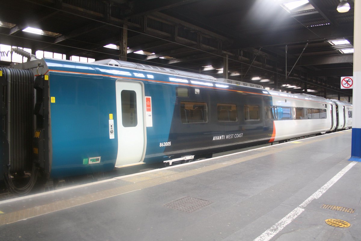 mavmaramis's tweet image. Euston Station, London. 805005 (1) and carriage 863005 (2). Avanti West Coast livery. Photos: 08.06.2024. #London #railway #Class805 @SalopianLyne @SteelCityDog_