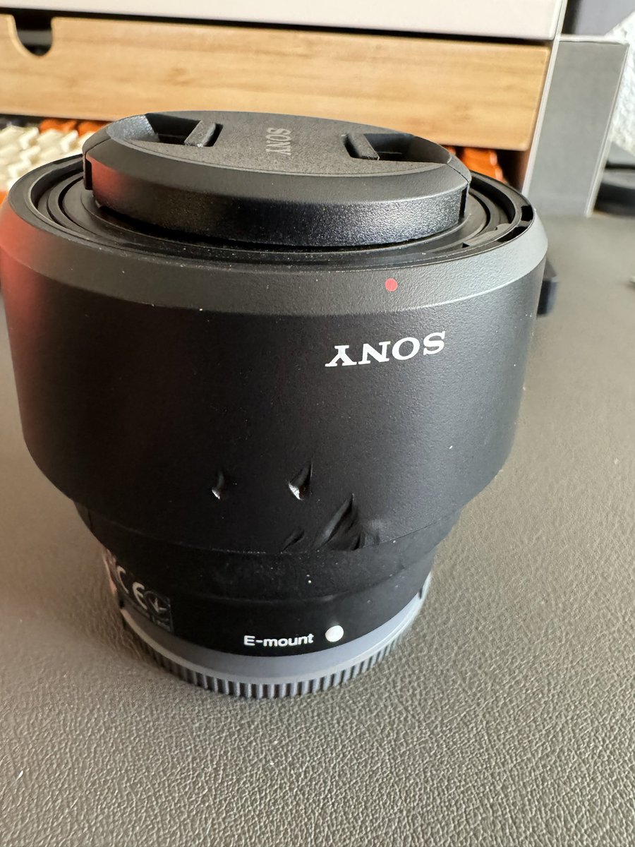 oscar_a_castro's tweet image. Bought a lens from @BestBuy and this is what they sent me.

And now, they won’t return the lens because it’s damaged…how does this make any sense?

#bestbuy #CustomerExperience #nosupport