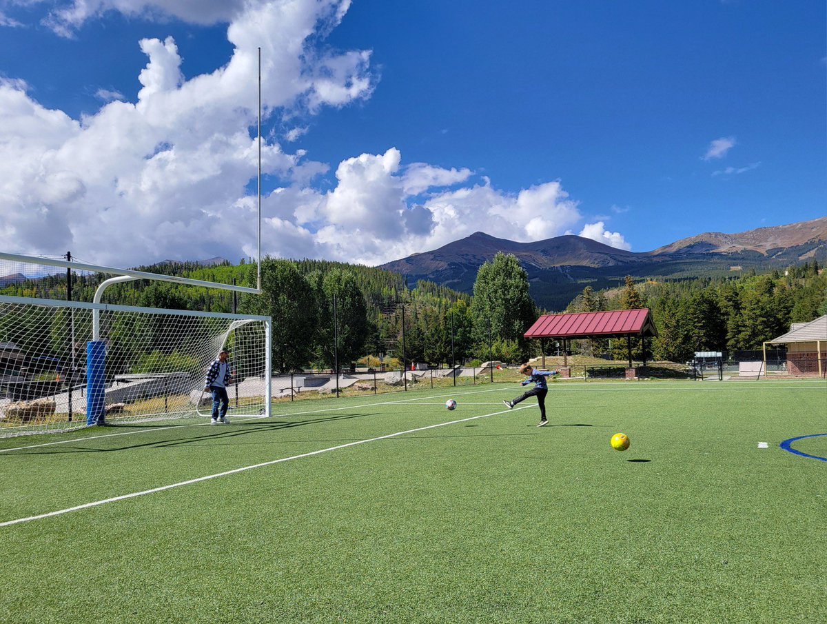 PancakeHat's tweet photo. Found a spot for a kick about in the mountains. https://t.co/Fbmcn8KciN