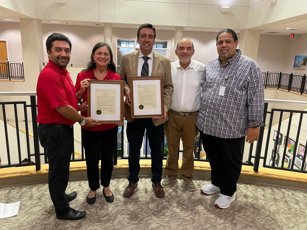 CentroHispanoNC's tweet photo. We thank our friends at @fiestacristianaapex for inviting us to be part of the Hispanic Heritage Month proclamation in the @townofapex! What an honor to celebrate our culture and heritage together! 

#HispanicHeritageMonth #MesdelaHerenciaHispana https://t.co/ctXTckSSbB