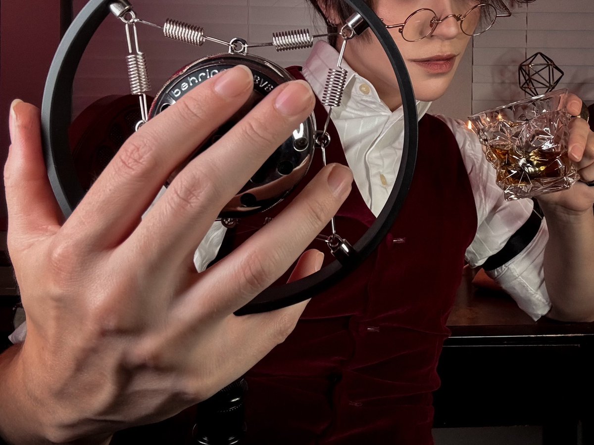 AKrCosplay's tweet photo. Volume one (68 images)
#alastor #humanalastor #hazbinhotel #alastorcosplay https://t.co/8sLQuZwVlZ