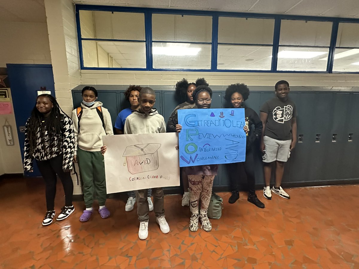 TeachMsB23's tweet photo. We kicked the week off with a Monday Morning Parade & a Lunch Rally to shout the good news about AVID! Thank you to our @WAPerryMS Cheer Squad & AVID Elective students for your participation. Great collaboration #TeamPERRY ! @RSD1_AVID @AVID4College https://t.co/akWOCjbiut