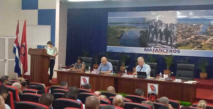 Miguel Díaz- Canel Bermúdez, Primer Secretario del CCPCC y Presidente de la República, encabezó la sesión del Pleno Extraordinario del Comité Provincial de la organización en Matanzas que devino oportuno ejercicio de análisis. #GenteQueSuman