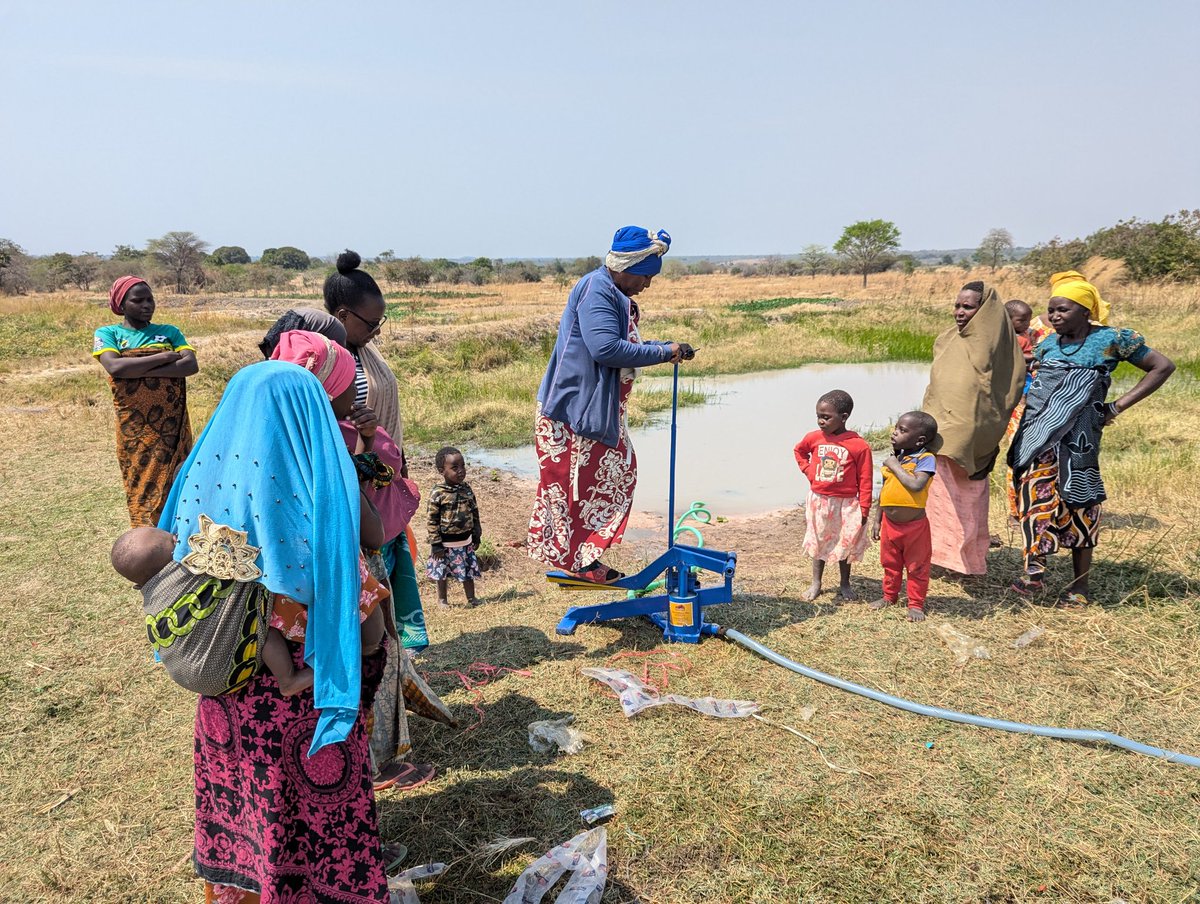 seida_tz's tweet photo. We just handed over 4 @WFP_Tanzania-supported water pumps💧 to farmer groups in Majengo, Magiri, &amp; Imalampaka villages! These pumps will reduce labor, boost productivity, and empower youth-led horticulture projects. 🌱🚜
#SustainableFarming #YouthEmpowerment #IrrigationInnovation https://t.co/ss9DSXYaiN