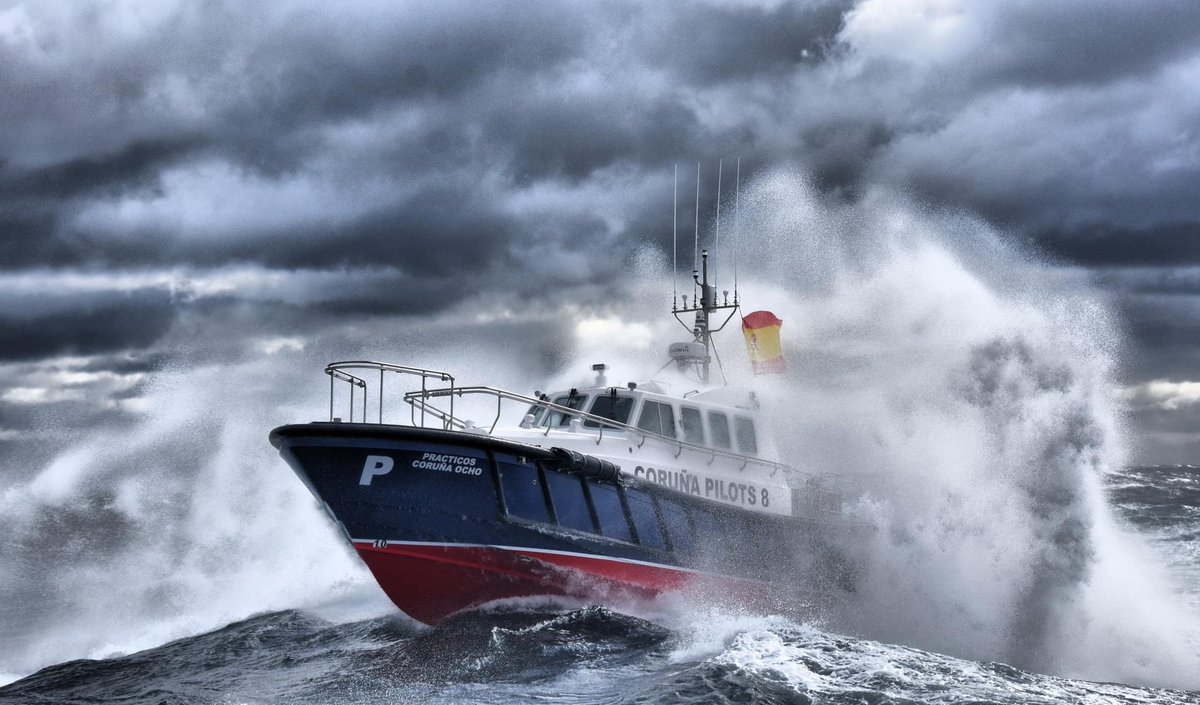 We are proud to announce the signing of a new contract with the Port of Coruna. Following the successful delivery of the Interceptor 48 pilot boat 'Practicos Coruna Ocho' in 2020, we have been entrusted to supply a second pilot vessel to the port #madeincork