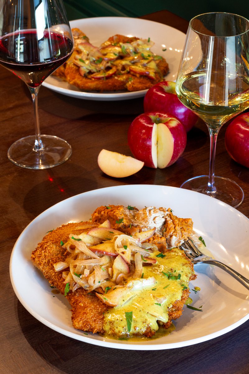 antilogycg's tweet photo. Now serving fall! NEW MENU just dropped, ready for you to dig in. Which dinner entrée will you try first?
• Roasted Butternut Squash Soup
• Autumn Apple Salad
• Crispy Baby Back Ribs
• Pumpkin Spice Burger
• Pork Schnitzel https://t.co/swDJYKIv4g