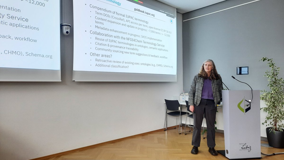 Leah McEwen from <a href="/IUPAC/">IUPAC</a> stresses the importance of #digitalstandards in chemistry at the consortium meeting of <a href="/NFDI4Chem/">NFDI4Chem</a> ! <a href="/WorldfairP/">WorldFAIR project</a> #goldbook Thank you for the great talk and the ongoing collaboration!