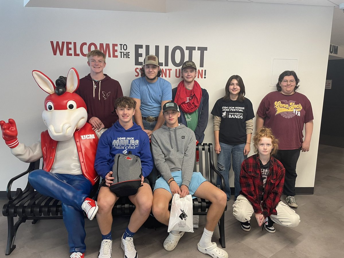 LJCollegeCareer's tweet photo. LJHS Juniors and Seniors attended @UCentralMO “Choose UCM Day”. #rootedmissouri #everystudenteverypathway #collegeandcareerready https://t.co/hs13nZ7XYw