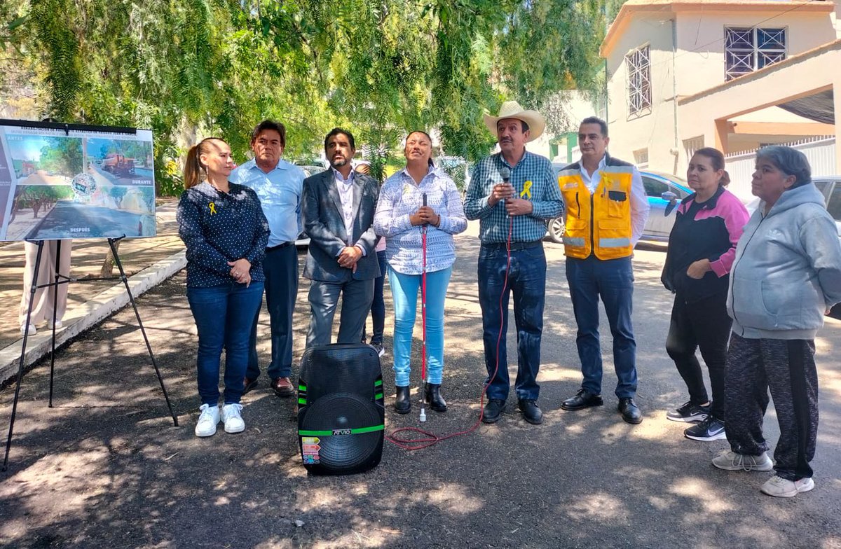 Pedro_SilerioG's tweet photo. #AlMillon y con un récord de 21 calles pavimentadas y entregadas en 6 horas, seguimos trabajando en equipo con el alcalde @josejoseantonio para poner más chulo y ordenado a #Durango.
Estuvimos en la Valle del Sur, Cerro los Remedios, Los Ángeles, Centro y Silvestre Dorador. https://t.co/3m7k31kdUl