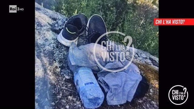 chilhavistorai3's tweet photo. Dove Ăš andato Michael? PerchĂ© il giovane scomparso il 13 luglio da #Luras (#Sassari) si sarebbe tolto i vestiti e le scarpe? Nella tenda tutte le sue cose. Lâamica che era con lui puĂČ mettersi in contatto? Qualcuno ha informazioni utili?Â
#chilhavistoâ https://t.co/gGD1ra9GoT https://t.co/Dp1RK2brTX