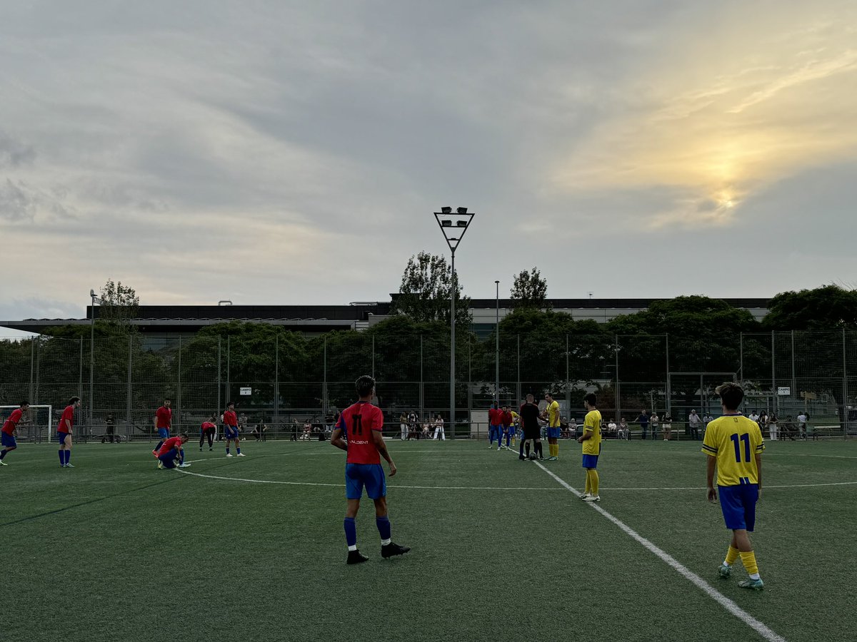 SantiFl16232891's tweet photo. @matarocat @DBotePaz hay que hacer algo en el Mpal Boet son muchos los padres, abuelos, amigos que vienen a los partidos cada semana y no pueden sentarse por falta de asientos o grada,además del desastroso estado del terreno de juego con riesgo de lesión para los jugadores/as. https://t.co/ApOOyxHfBU