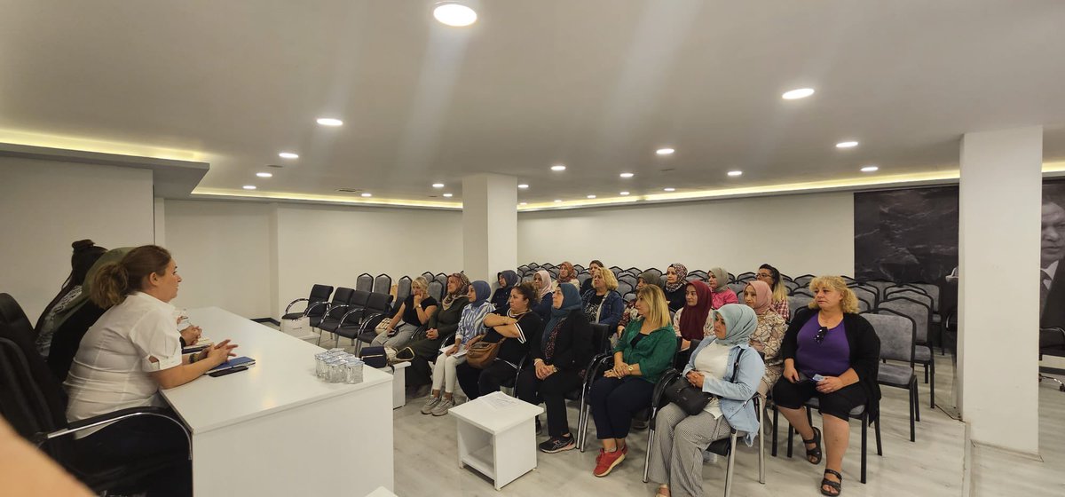 Tepebaşı İlçe Kadın Kolları Yönetim Kurulu toplantımızı gerçekleştirdik.
Toplantımız hayırlara vesile olsun.