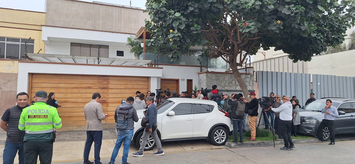 RenatoSilv4's tweet photo. Empezamos la cobertura para @infobaeperu sobre la salud de Alberto Fujimori. Lo que se sabe:
-Hace unas semanas sufrió una caída en casa que lo llevó a operarse de la cadera
-Hace unas horas se reportó que su estado era "delicado".
+ https://t.co/LPz3NMjY5t