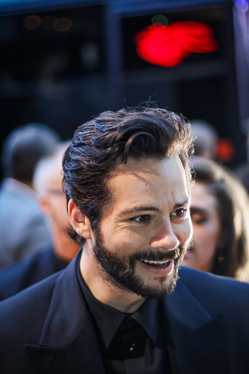 jmncisms's tweet photo. THE CURL OF HIS PRINCE HAIR https://t.co/4TFz2YnrRZ