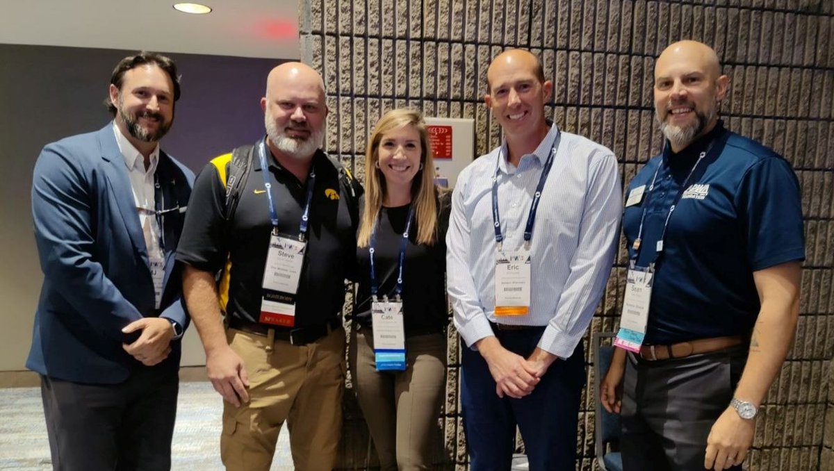 Madison Metropolitan Sewerage District (@madmetrosewer) on Twitter photo Principal engineer Eric Dundee attended the @APWAtweets PWX Expo this week as part of his leadership duties in <a href="/APWAWisconsin/">APWA Wisconsin</a>. @EricDundee80 & fellow panelists also offered advice to young public works professionals by participating in a panel discussion during APWA's YP Summit. Principal engineer Eric Dundee attended the @APWAtweets PWX Expo this week as part of his leadership duties in <a href="/APWAWisconsin/">APWA Wisconsin</a>. @EricDundee80 & fellow panelists also offered advice to young public works professionals by participating in a panel discussion during APWA's YP Summit.