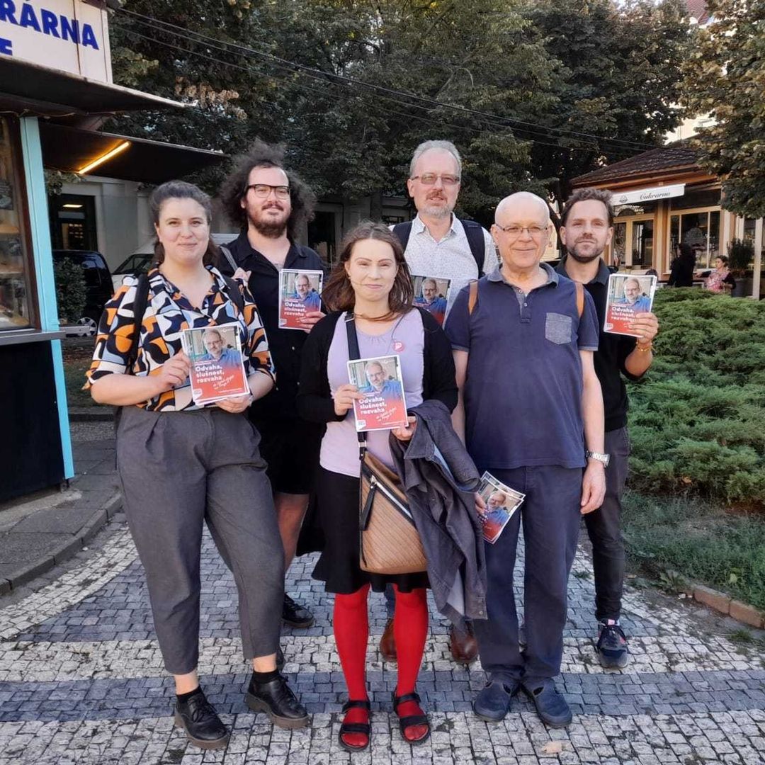 🏛️ Do senátu na Praze 4 podporujeme Filipa Outratu!
 
Filip je vysokoškolský pedagog a publicista. V senátu by se zaměřil na vzdělávání a lidská práva, ale také na práva zaměstnanců, studujících, rodin s dětmi, handicapovaných a dalších sociálně znevýhodněných skupin obyvatel. ❤️