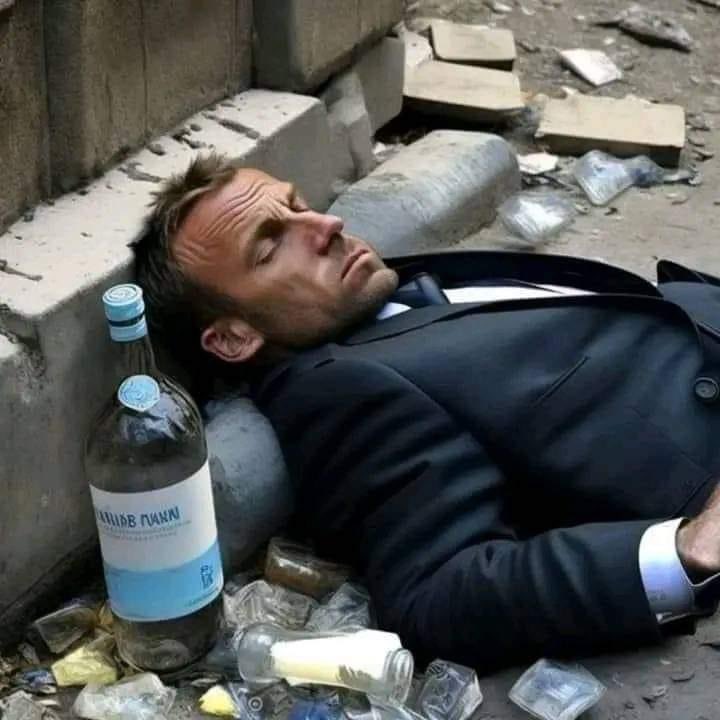 SyloooOooo's tweet photo. Au secours ce type est complètement fou, et il est Président de la République, il faut le mettre en isolement le plus rapidement possible..🤦♂️#Melon2000 https://t.co/Ye86PRorSJ