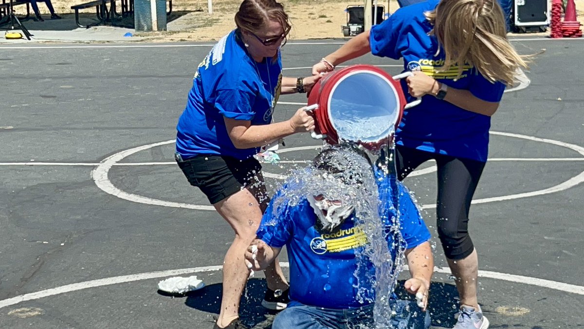 KaiserKimber's tweet photo. @strandwoodel fun run, pie @LeifUtler fundraising ice bath-way to go Roadrunners! https://t.co/lJDdqNZGPt
