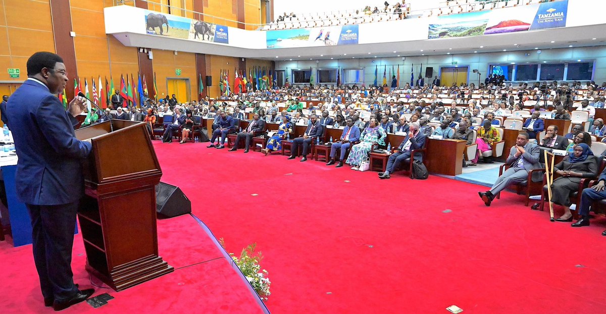 Waziri Mkuu wa Jamhuri ya Muungano wa Tanzania, Mhe. Kassim Majaliwa akifungua Mkutano wa 8 wa Mawaziri wa Uvuvi, Bahari,na Maji ya Ndani kwa Nchi Wanachama wa Umoja wa Afrika, Karibiani na Pasifiki kwenye Ukumbi wa JNICC jijini Dar-Es-Salaam, Septemba 11, 2024.