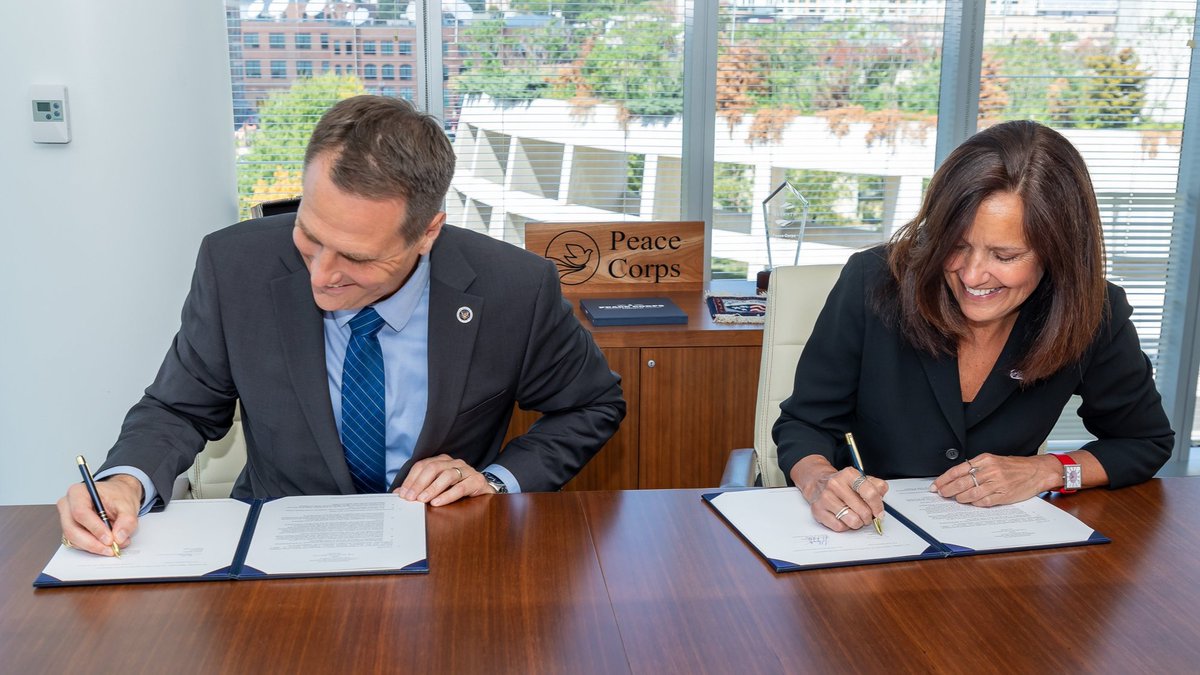 Peace Corps (@peacecorps) on Twitter photo ⭐ Service brings communities together and builds a more peaceful world for all. We’re excited to share our new MOU with <a href="/SSS_gov/">Selective Service</a> to reach and connect with more Americans about the transformative power of service.
Read more: bit.ly/3TjKjFy ⭐ Service brings communities together and builds a more peaceful world for all. We’re excited to share our new MOU with <a href="/SSS_gov/">Selective Service</a> to reach and connect with more Americans about the transformative power of service.
Read more: bit.ly/3TjKjFy
