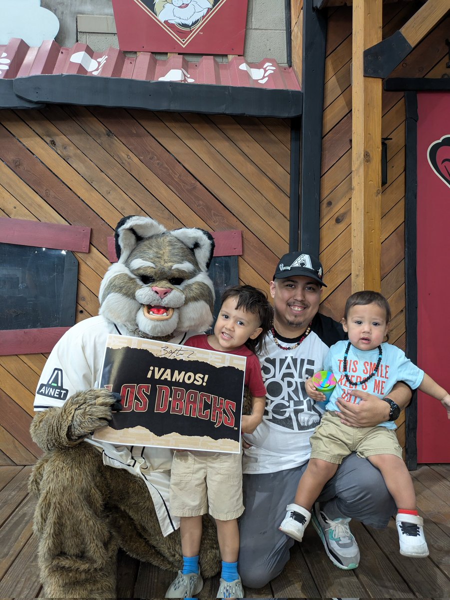 ACastllo37's tweet photo. @DbacksBaxter and the Castillo Boyz 🙌🙌🙌 https://t.co/J2sguroMjw