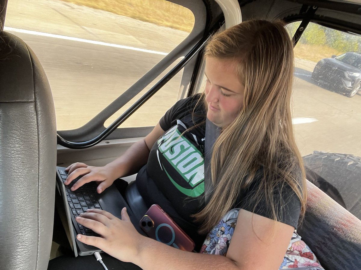 MackFaulkner09's tweet photo. Working on school work on the way to practice tonight. Maintaining my 4.0, while taking the highest level of my classes is a huge priority. #studentathlete #honorroll #collegecredits #honorsclasses #apclass #softball #rhp #classof2027 https://t.co/heGQ9DZmt9
