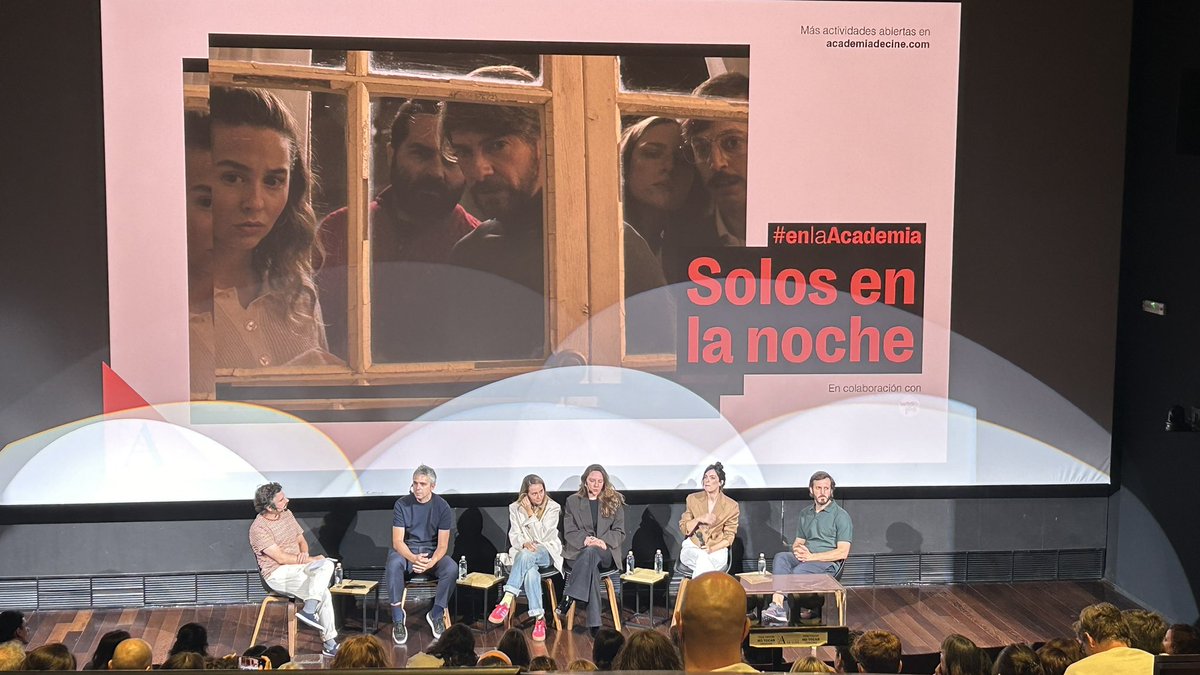 #SolosEnLaNoche ¿dónde estabas el 23F? Seguro que muchos os acordáis o habéis hablado de ello en casa. <a href="/guille_rojas_/">Guillermo Rojas</a> lo une todo en esta película con un reparto coral y acertado y lo hace entre la comedia y el drama #EnLaAcademia <a href="/Academiadecine/">Academia de Cine</a>