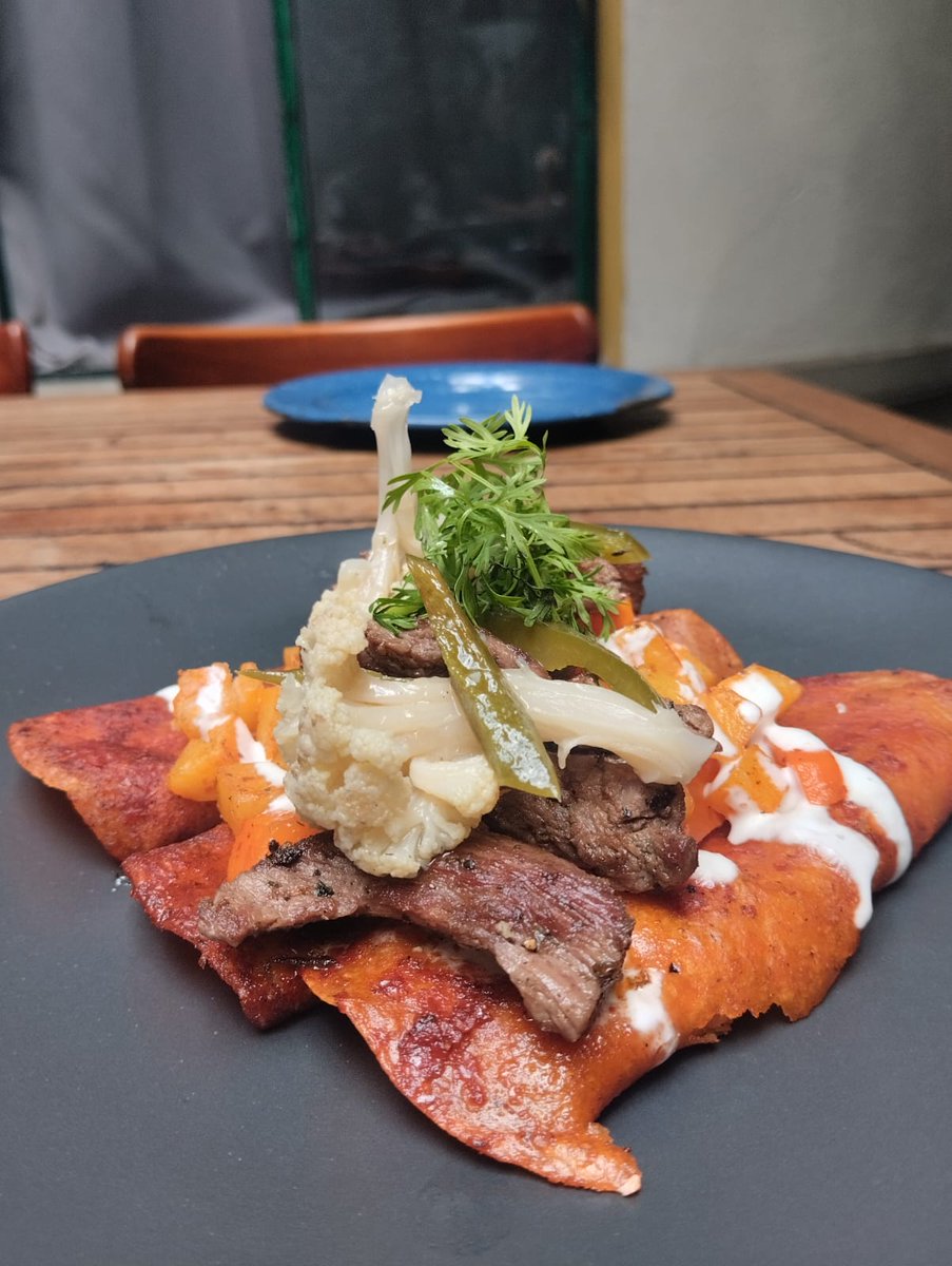 El #menúdeldía está #deli

Te esperamos con:

ENTRADA: Consomé de birria con hongos
FUERTE: Enchiladas michoacanas con filete
.
.
.