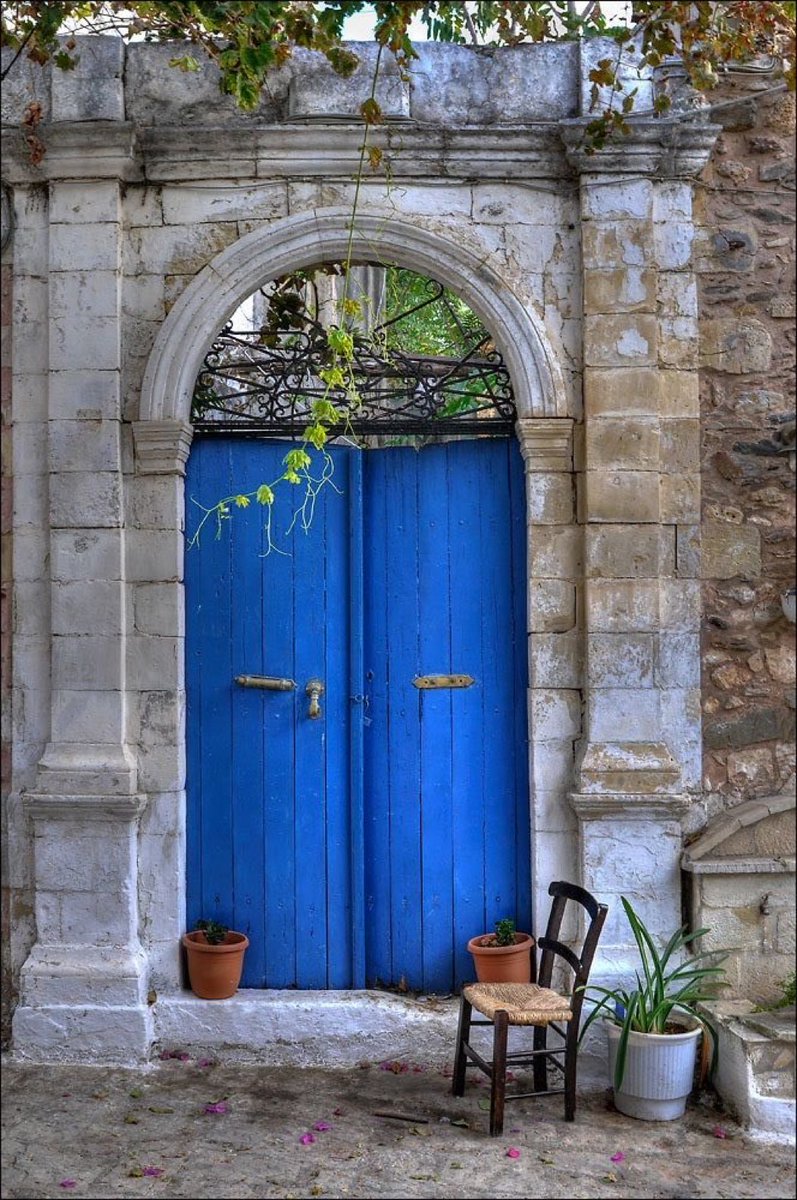 ValaAfshar's tweet photo. Close some doors today. Not because of pride, incapacity or arrogance, but simply because they lead you nowhere. —@paulocoelho https://t.co/AzvODl2zwU