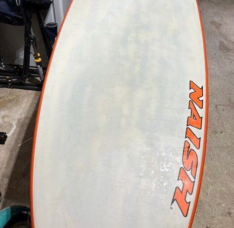 9' x 4 1/8" x 27" Naish Nalu 10’ Performance surf sup with a 125L volume- The quad fin setup (FCS 4.75 front + FCS 4.0) keeps you in control, and you can customize it with a center fin box for a thruster or single fin. Naish Nalu 10’ Performance surf sup buff.ly/3Zqpmwx