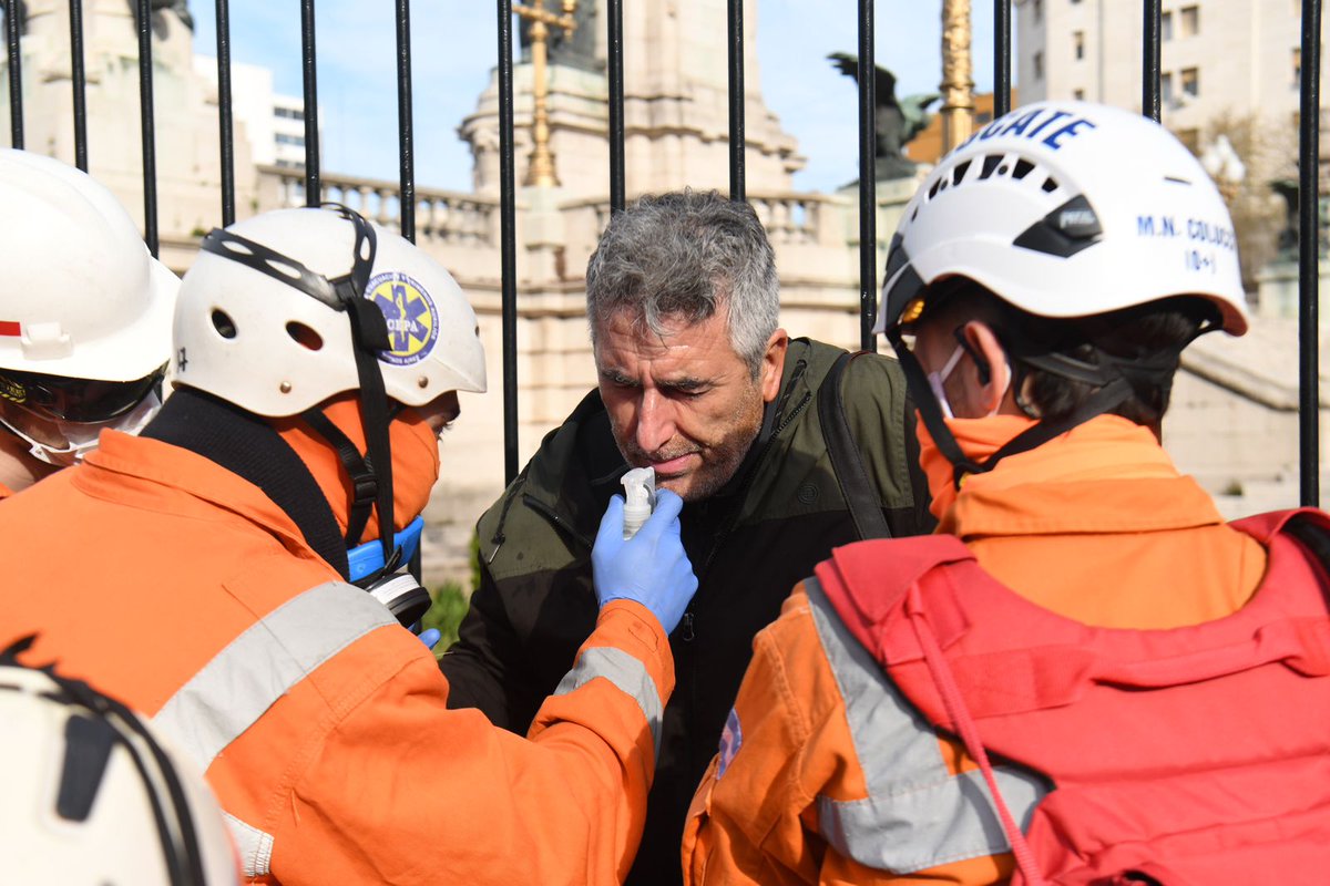 ✖ Repudiamos la represión sufrida por nuestro compañero Fabián Marelli que se encontraba realizando la cobertura periodística en la inmediaciones del congreso cuando la policía le arrojó gas pimienta directamente a la cara.