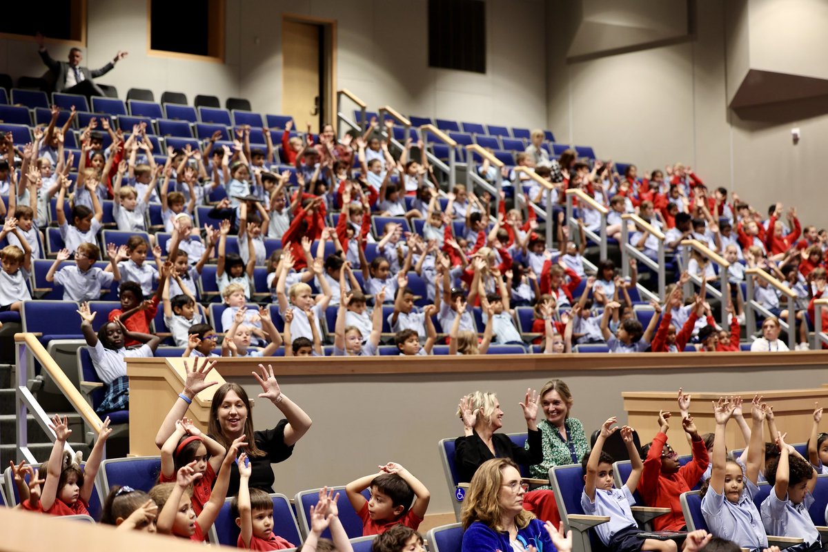 BISHouston's tweet image. Diving into the rich culture and vibrant traditions to celebrate #HispanicHeritageMonth! #hispanicheritagemonth #BISHouston #createyourfuture #primaryassembly