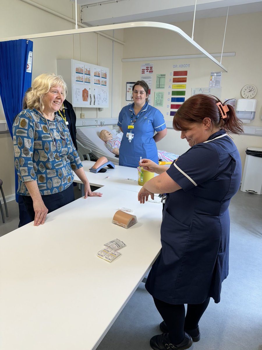 RDaSHDoncPHND's tweet photo. Huge thank you to @rdasheduteam coming to my rescue and supporting injection technique demo @DN_Kate @Rachel_Hall85 #flutraining https://t.co/fGPMjICGua