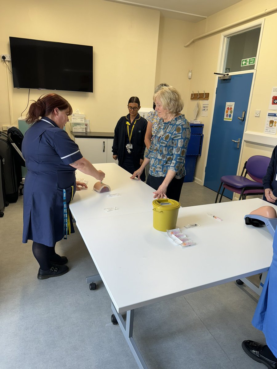 RDaSHDoncPHND's tweet photo. Huge thank you to @rdasheduteam coming to my rescue and supporting injection technique demo @DN_Kate @Rachel_Hall85 #flutraining https://t.co/fGPMjICGua