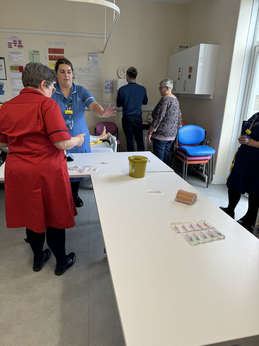 RDaSHDoncPHND's tweet photo. Huge thank you to @rdasheduteam coming to my rescue and supporting injection technique demo @DN_Kate @Rachel_Hall85 #flutraining https://t.co/fGPMjICGua