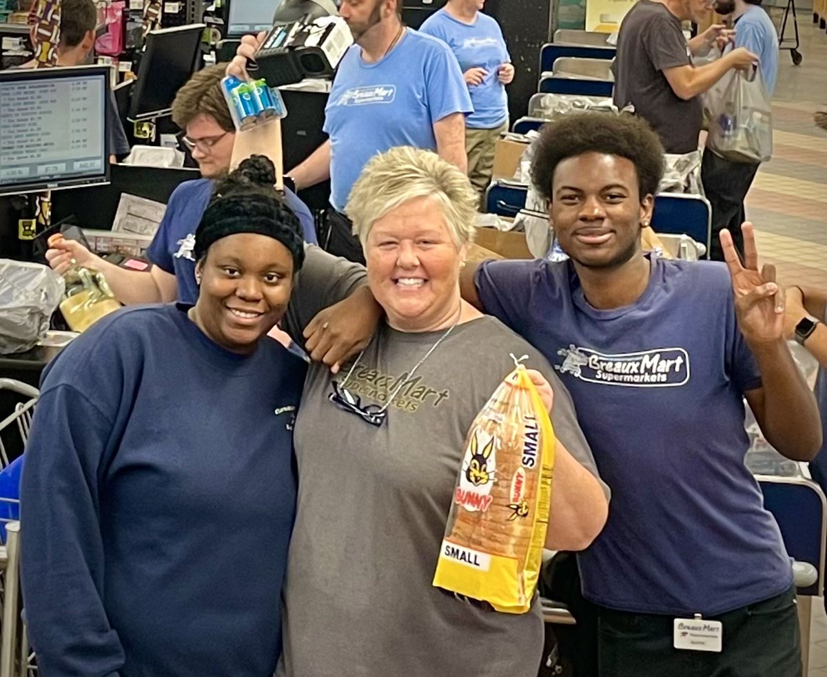 BreauxMart's tweet photo. Breaux Mart River Ridge says “THANKS YALL!”
Flexing with that bunny bread too. They stay wild in the Ridge.
Be safe!!!!
#hunkerdown #HurricaneFrancine #WeClosed https://t.co/RU2j9ZdKd3