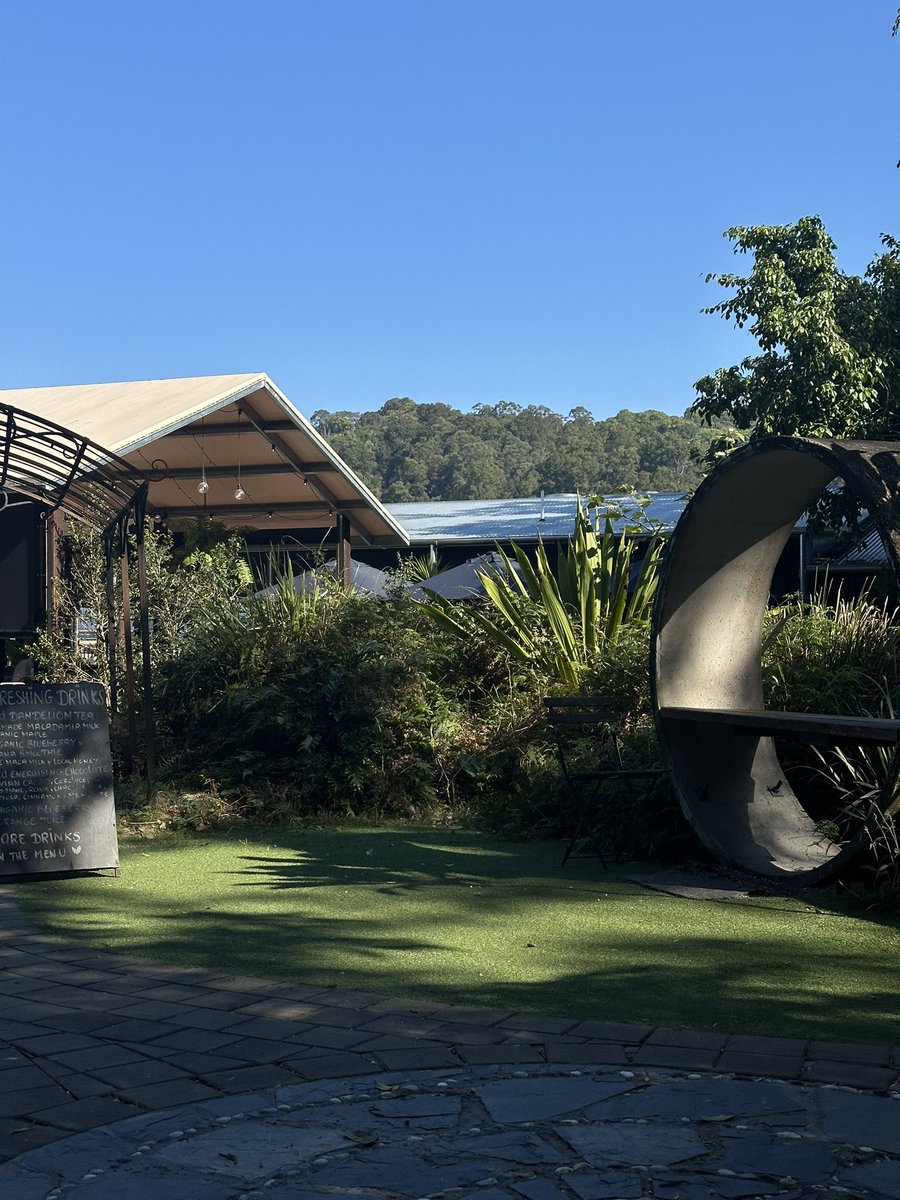 Laur ⚡️ Solo Traveller + Digital Creative 💭 tweet media