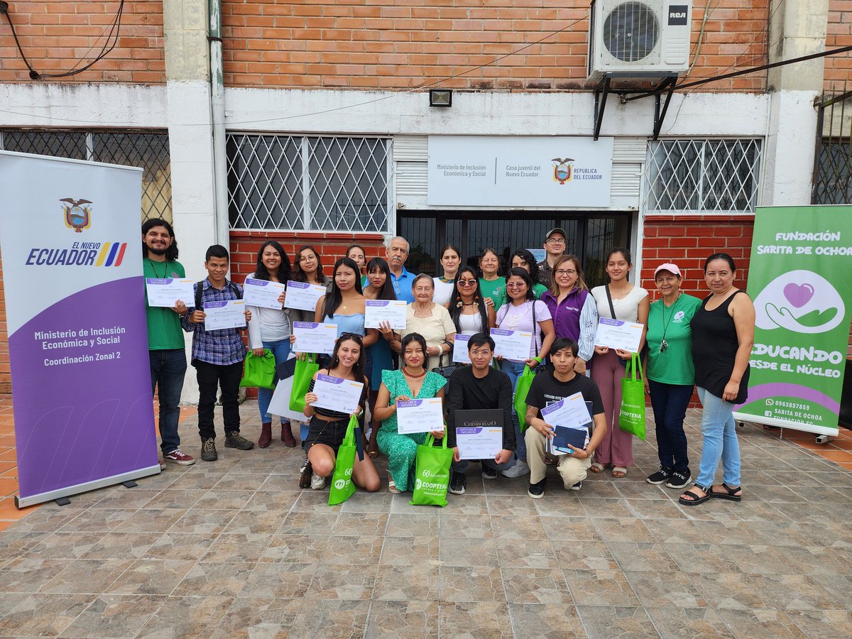 Zona2MTDH's tweet photo. #Napo | Clausura y ceremonia de premiación del concurso de fotografía y reciclaje “Rastro Visual”. Esta iniciativa tiene como objetivo elevar la conciencia ambiental, impulsar el reciclaje y motivar la participación activa de los jóvenes.
#ElNuevoEcuadorResuelve 🇪🇨 https://t.co/5WouW2a3gT