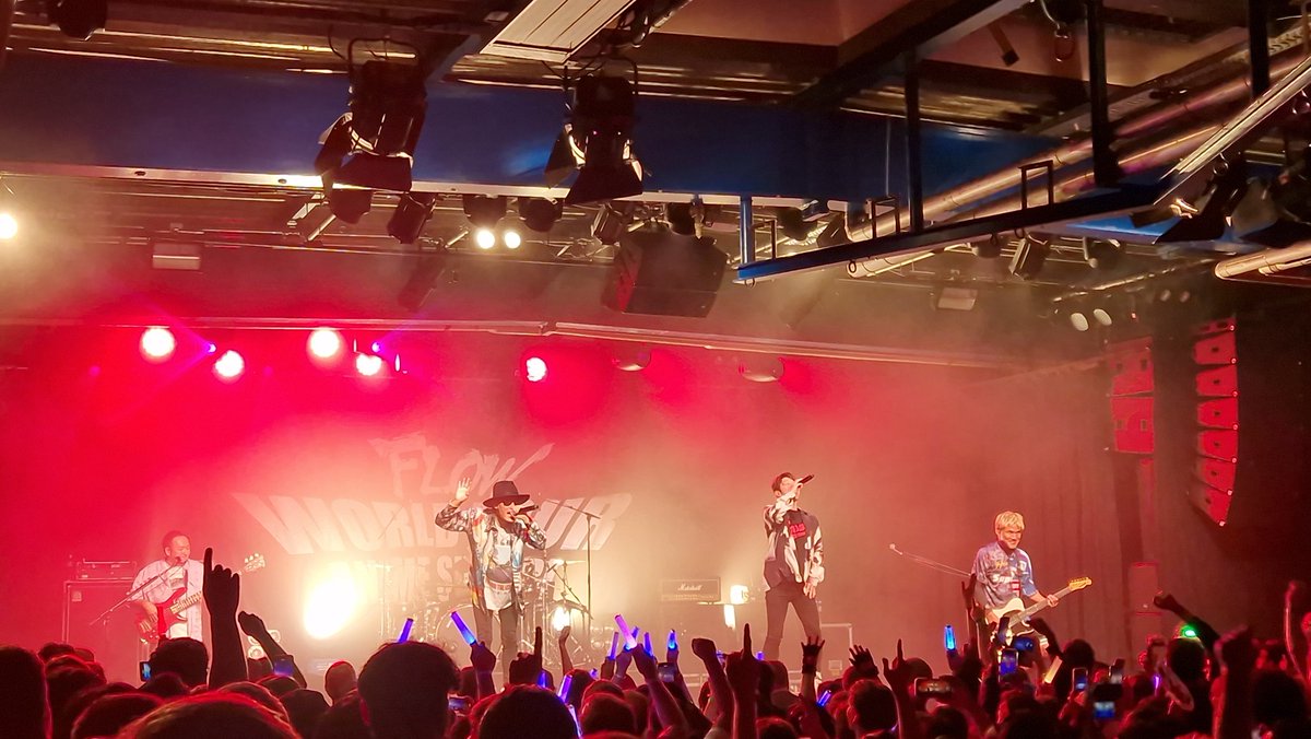 HunkyHunk5's tweet photo. Wohooo das #FLOW Konzert war einfach mal Mega 😍 
Vielen Dank @Connichi von mir und der eigentlichen Gewinnerin für die Tickets 💕 
Das Highlight der Woche~

#FLOWCONCERT #Munich https://t.co/vg5Xyvmb2X